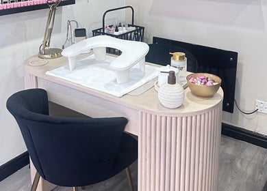 Chic nail station at Bydarcyella in Birmingham, England, GB featuring modern decor and luxurious seating.