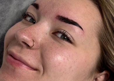 Sourire éclatant après soin à Meloah Beauty Studio, Val D'oingt, Auvergne-rhône-alpes, FR.