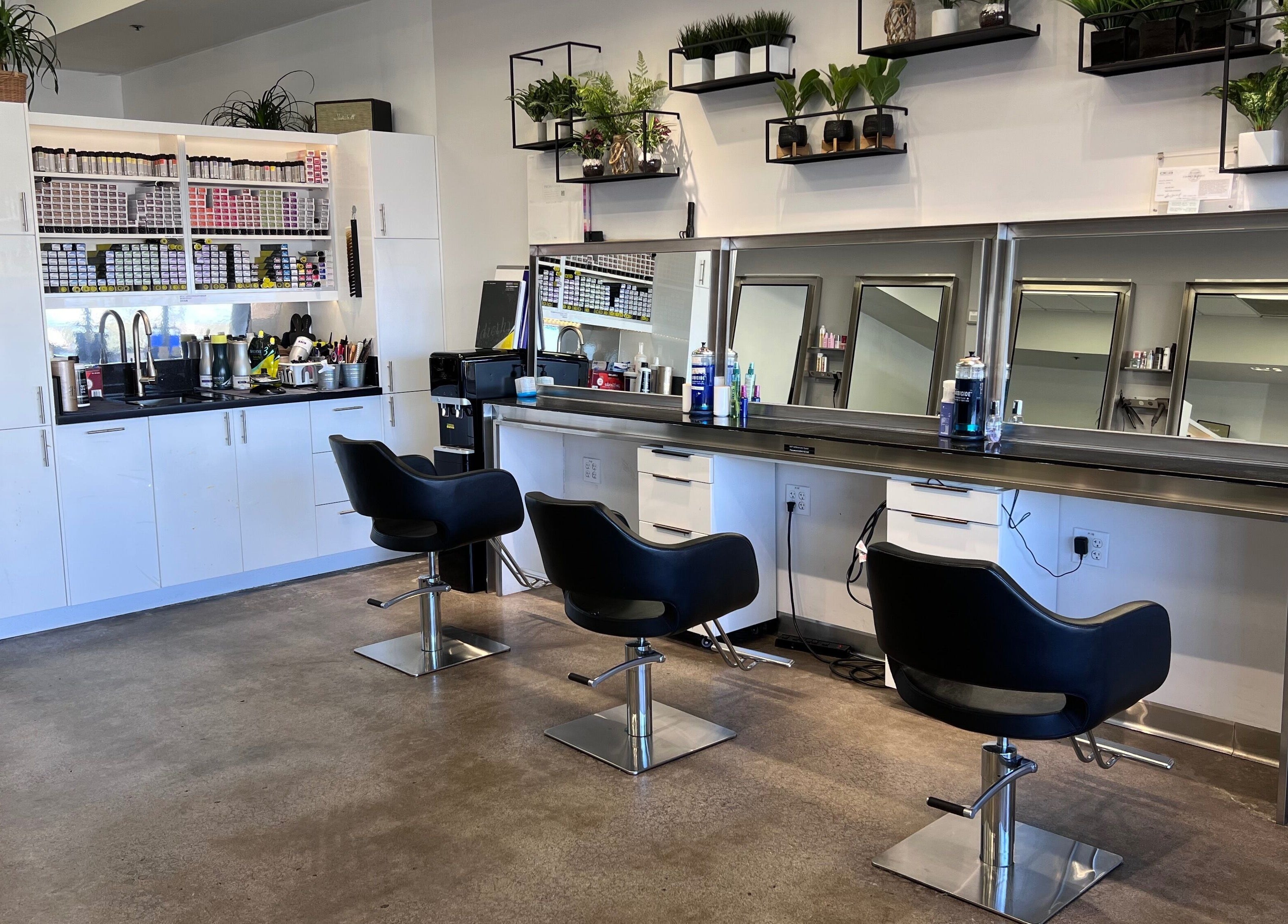 Chic interior of Minimore极简造型 salon in Rowland Heights, California, US with modern styling chairs and decor.