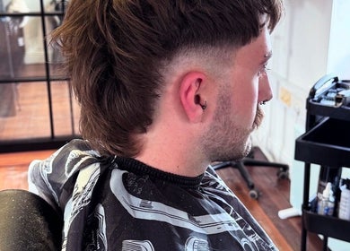 Trendy mullet haircut at Kyle’s Cuts in Watton, England, GB, showcasing modern style and precision.