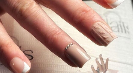Taylor nail's imej 3