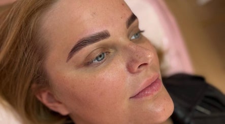 Neve’s Brow Bar изображение 2
