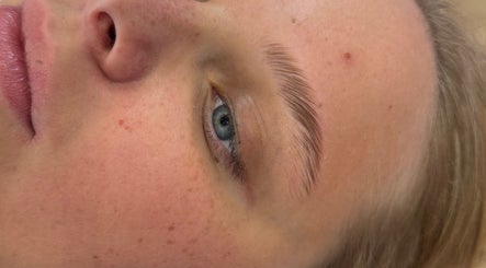 Neve’s Brow Bar изображение 3