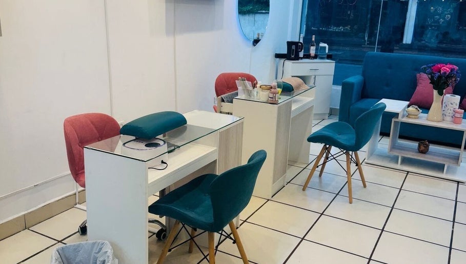 Nails Studio Desing image 1