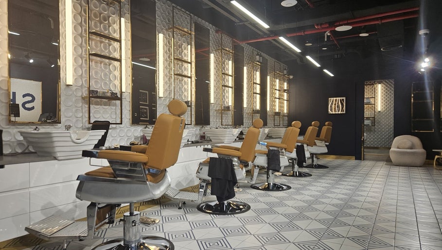Gambar Shave Barbers & Spa  - Hyde Hotel 1