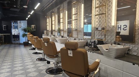 Gambar Shave Barbers & Spa  - Hyde Hotel 3