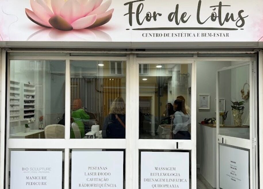 Fachada do LOTUS STUDIO by Elsa em Lisboa, PT, destacando a entrada acolhedora do salão de beleza e bem-estar.