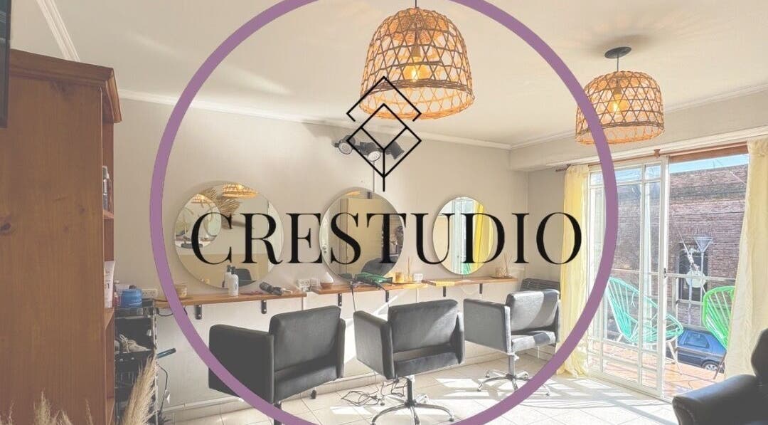 Interior moderno de CR ESTUDIO en Olavarría, Provincia De Buenos Aires, AR con un diseño elegante.