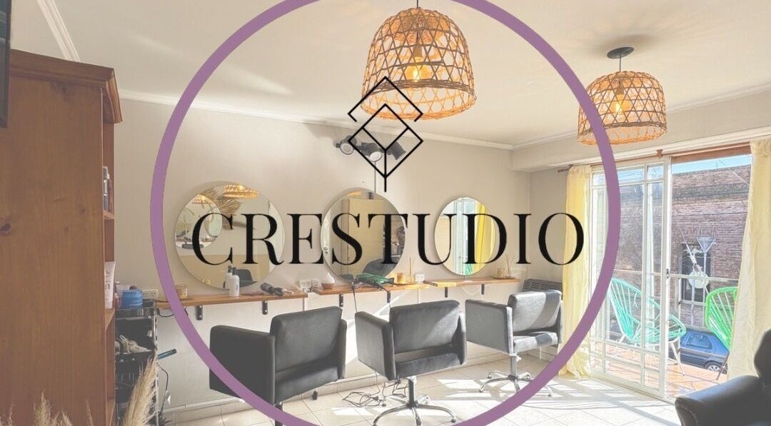 Interior moderno de CR ESTUDIO en Olavarría, Provincia De Buenos Aires, AR con un diseño elegante.