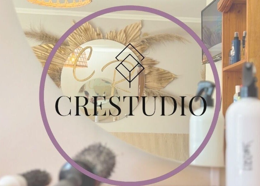 Interior elegante de CR ESTUDIO en Olavarría, Provincia De Buenos Aires, AR, con decoración moderna.