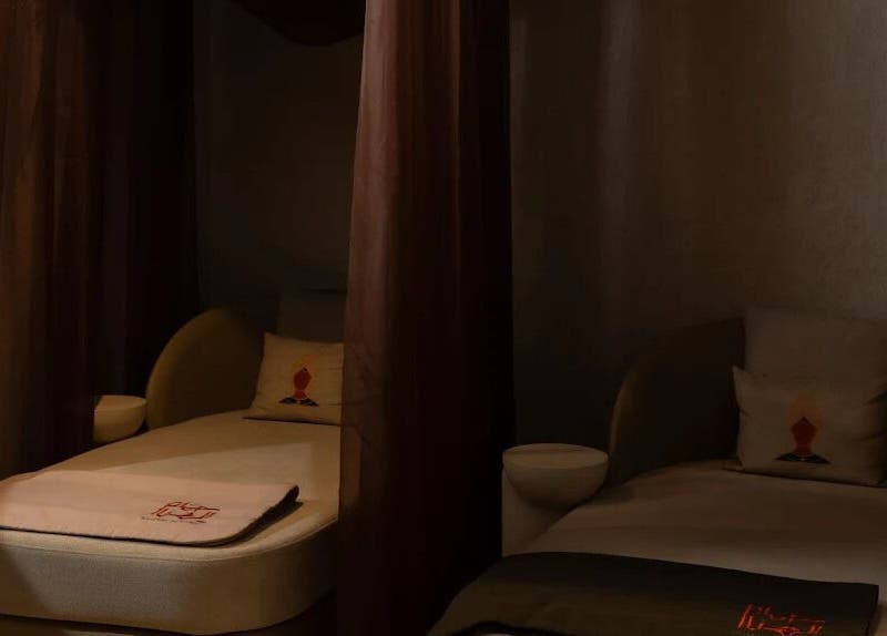 غرفة استرخاء داخل حمام الهنا، الرياض، منطقة الرياض، السعودية، تضفي جواً من الراحة والأناقة.