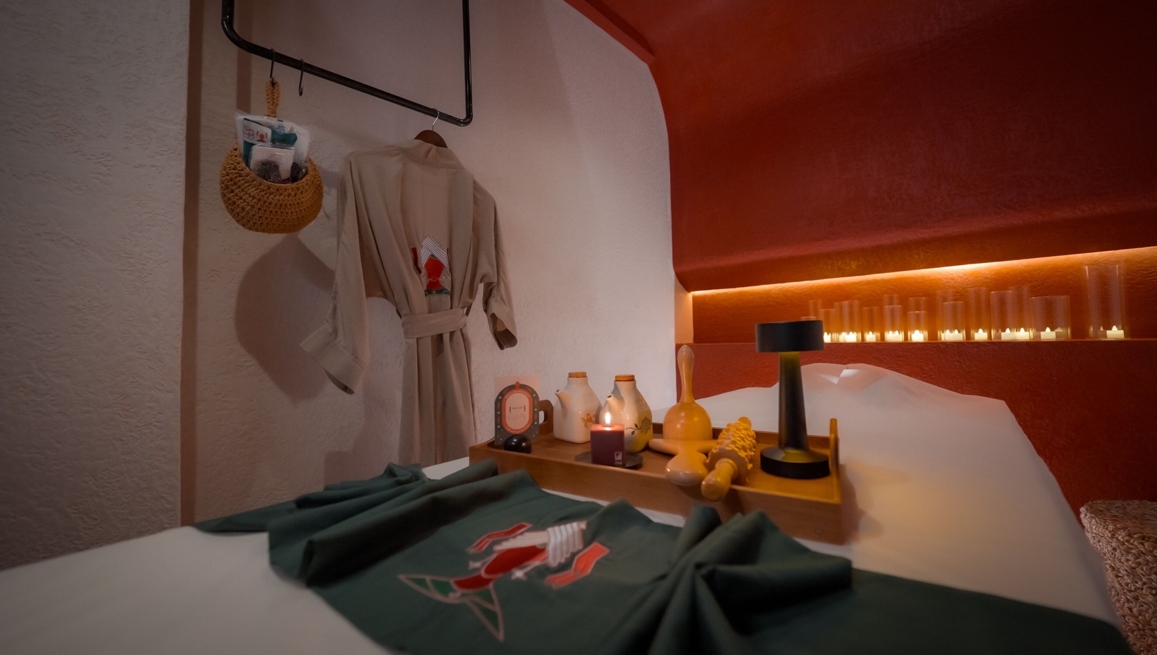 غرفة علاج حمام الهنا في الرياض، مع أجواء مريحة وديكور أنيق.