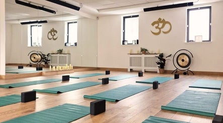 Hut Yoga