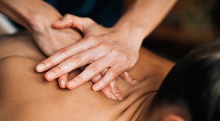 Immagine 2, The Cuts Beauty & Massage in Balham London