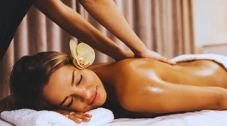 Immagine 3, The Cuts Beauty & Massage in Balham London