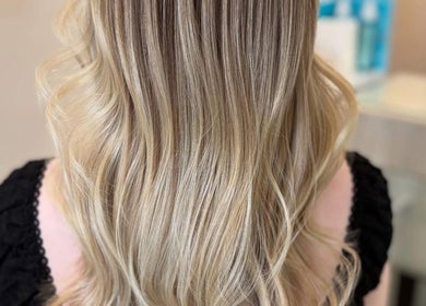 Blonde wavy hairstyle at Cerys Dickson Hair, KM Hair Lounge, East Kilbride, Scotland, GB.