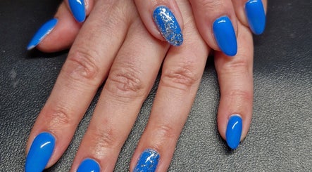 J Nails Art slika 2