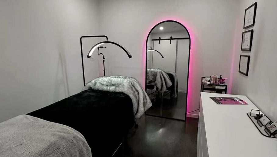 Eclipse Lash Bar image 1
