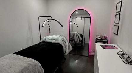 Eclipse Lash Bar image 2