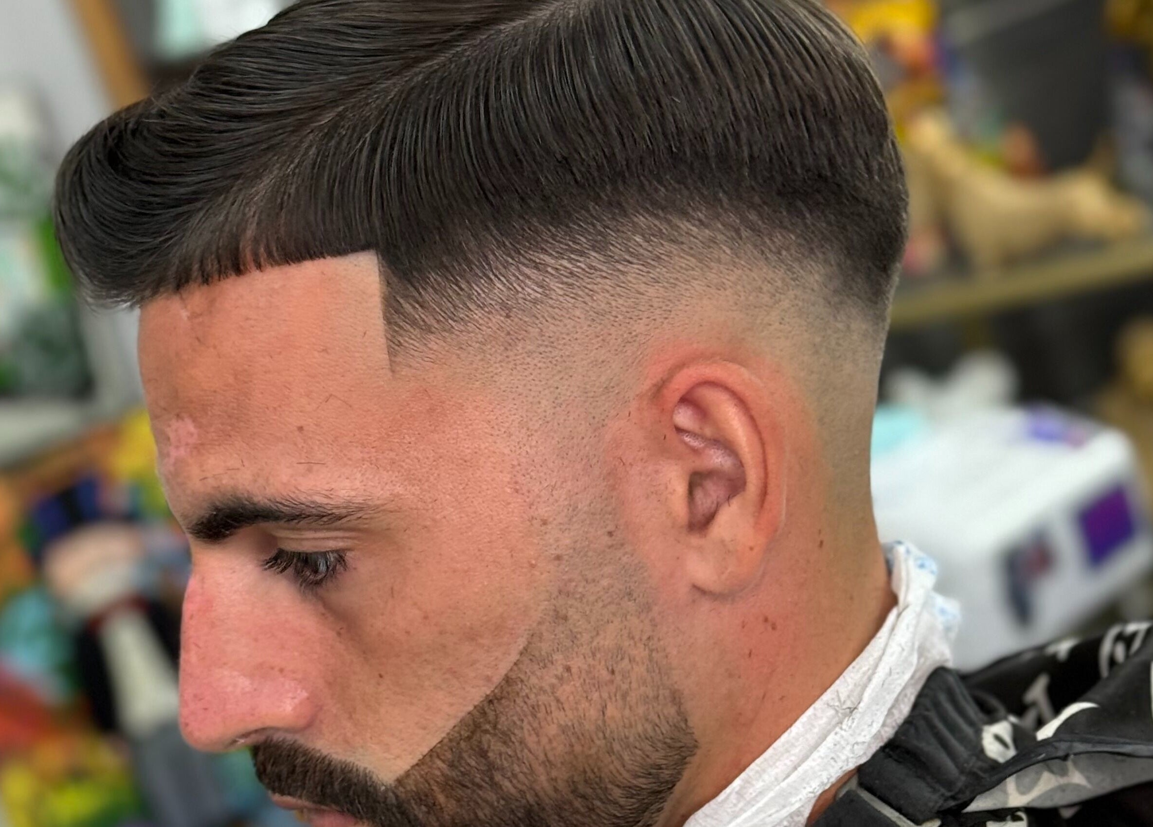 Corte de cabello masculino moderno en Mcky Barber Studio, Cancún, Quintana Roo, MX.