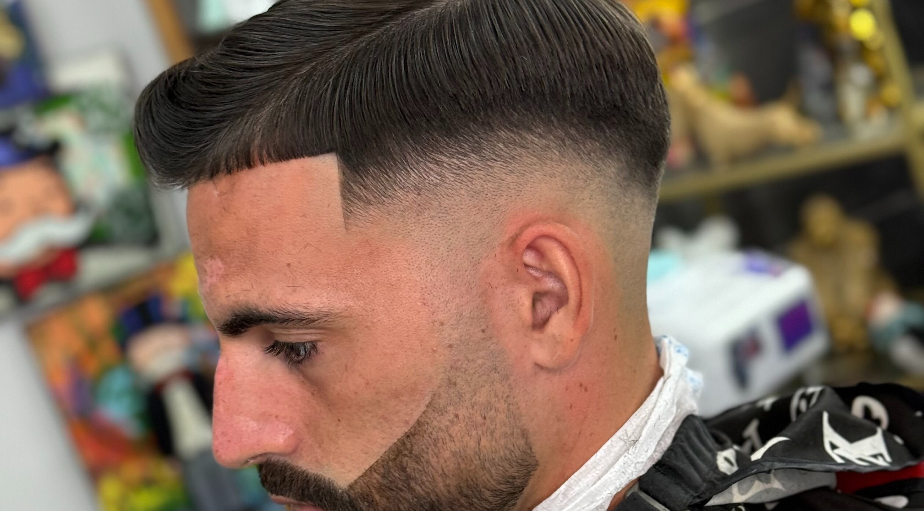 Corte de cabello masculino moderno en Mcky Barber Studio, Cancún, Quintana Roo, MX.