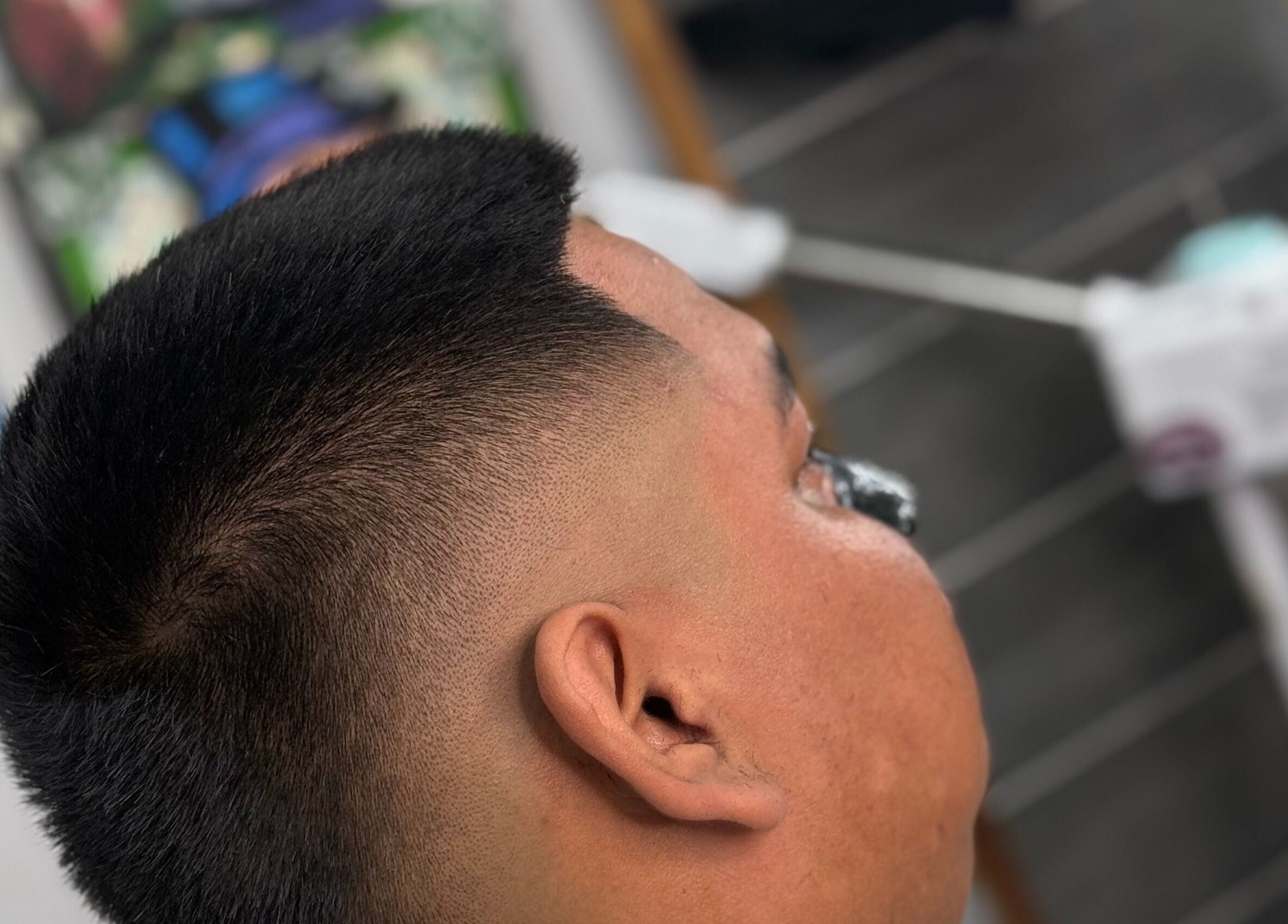 Corte de cabello moderno en Mcky Barber Studio, Cancún, Quintana Roo, MX.