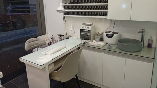 Polish Nail & Beauty Lounge
