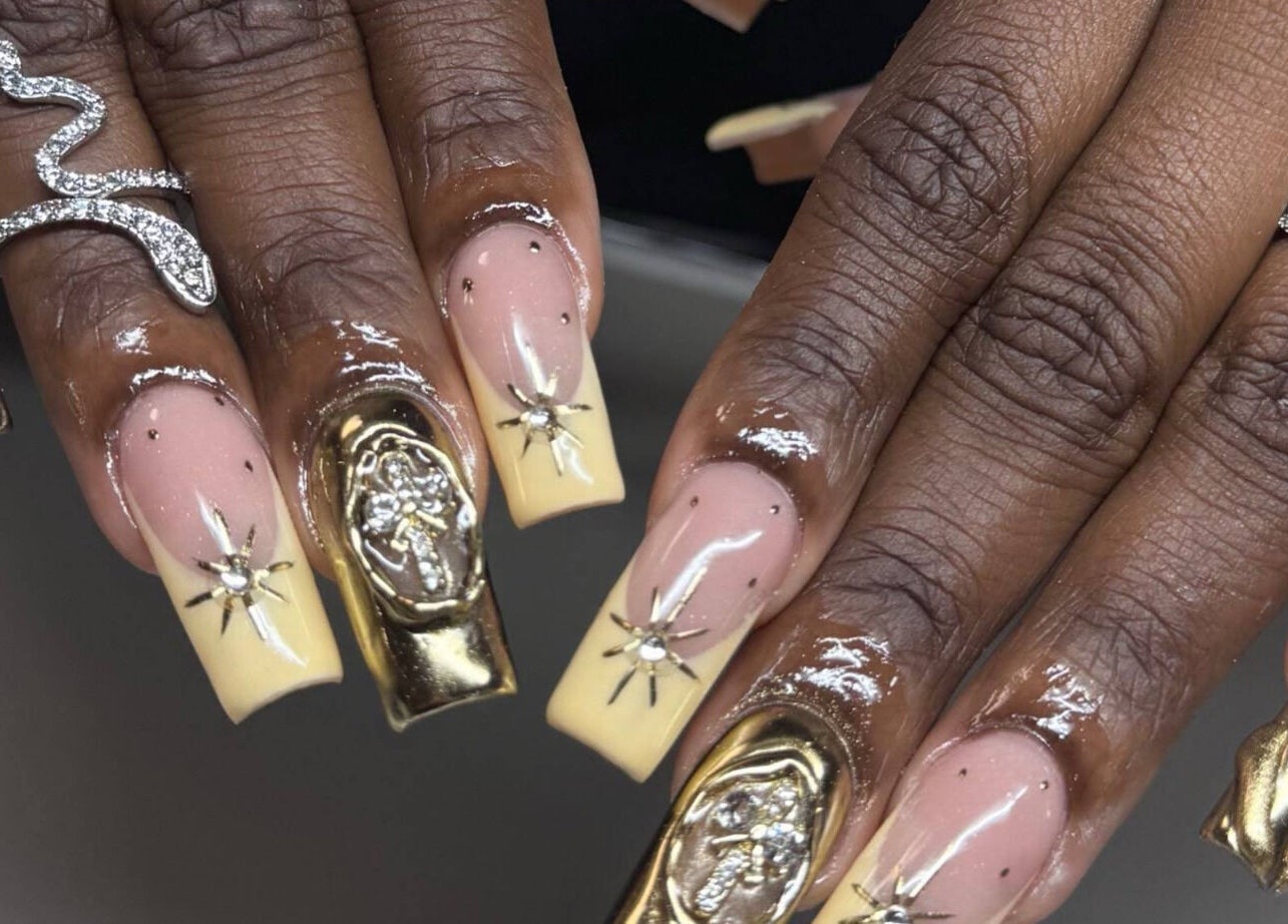 Elegant nail art with gold and diamond accents at Aura オーラ Nails & Spa, Yokosuka, Kanagawa, JP.