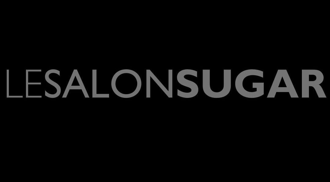 Logo élégant de Le Salon Sugar à Laval, Québec, CA sur fond noir.