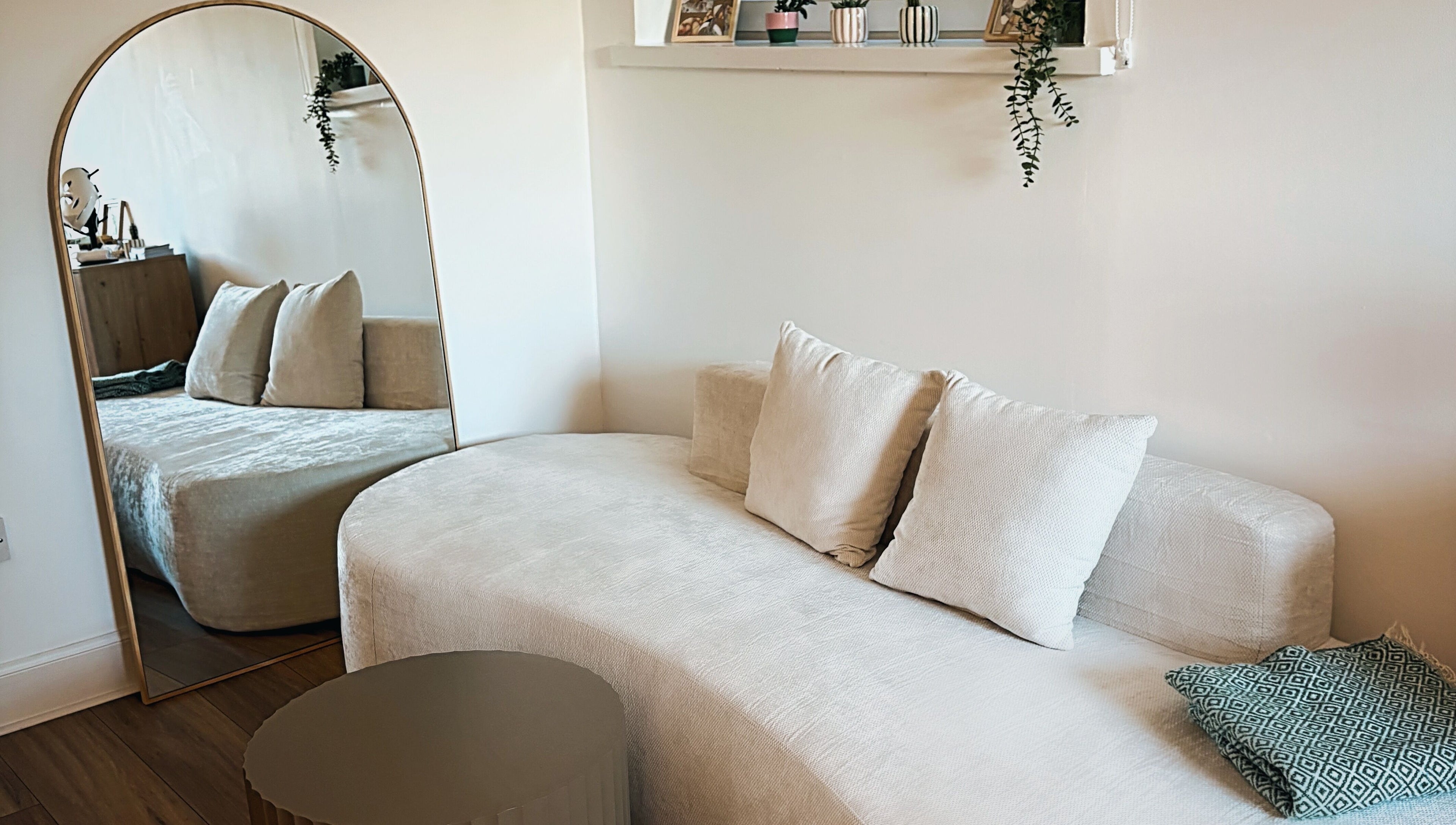 Lounge area with cozy seating at Solais Wellness, Dunblane, Scotland, GB, showcasing calming decor.