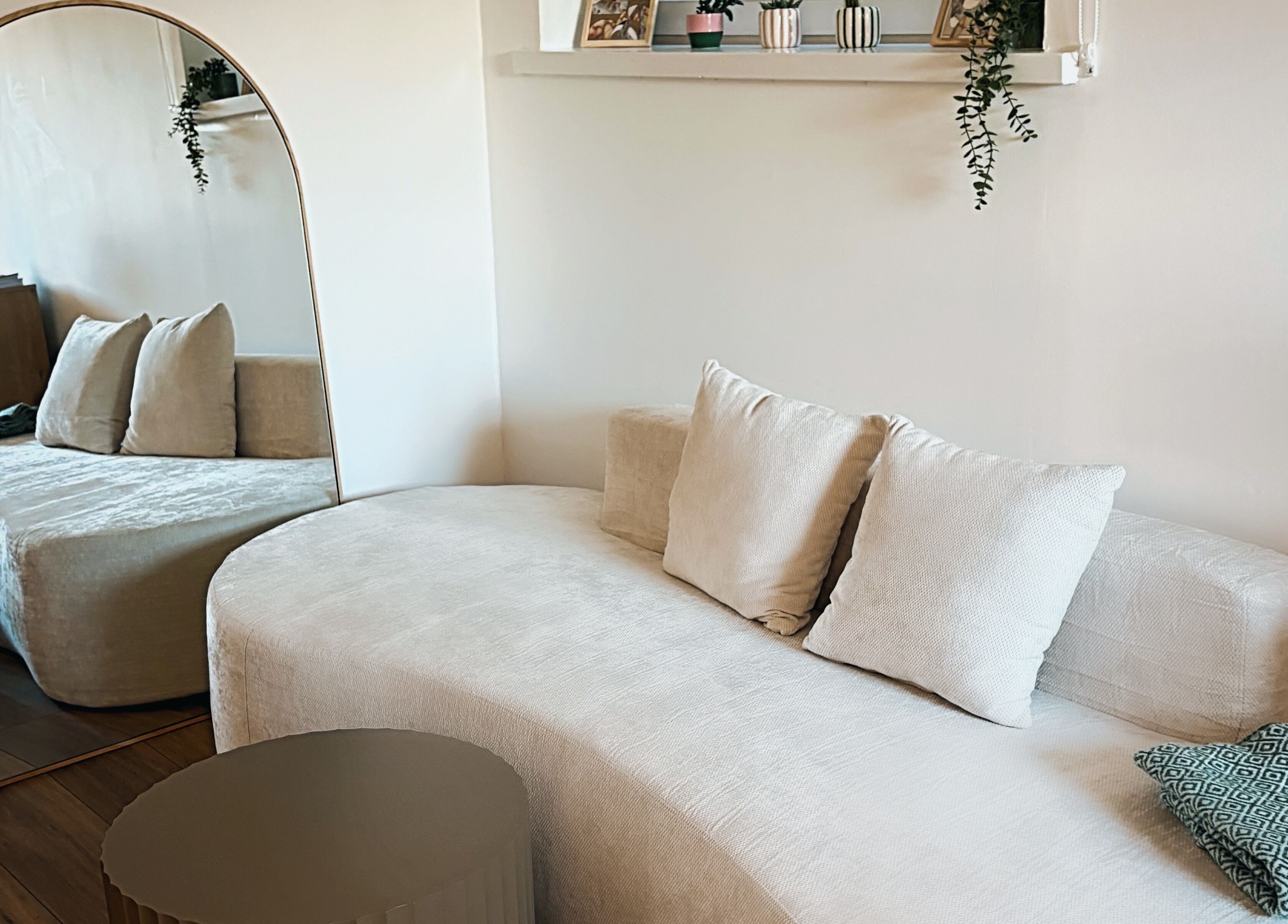 Lounge area with cozy seating at Solais Wellness, Dunblane, Scotland, GB, showcasing calming decor.