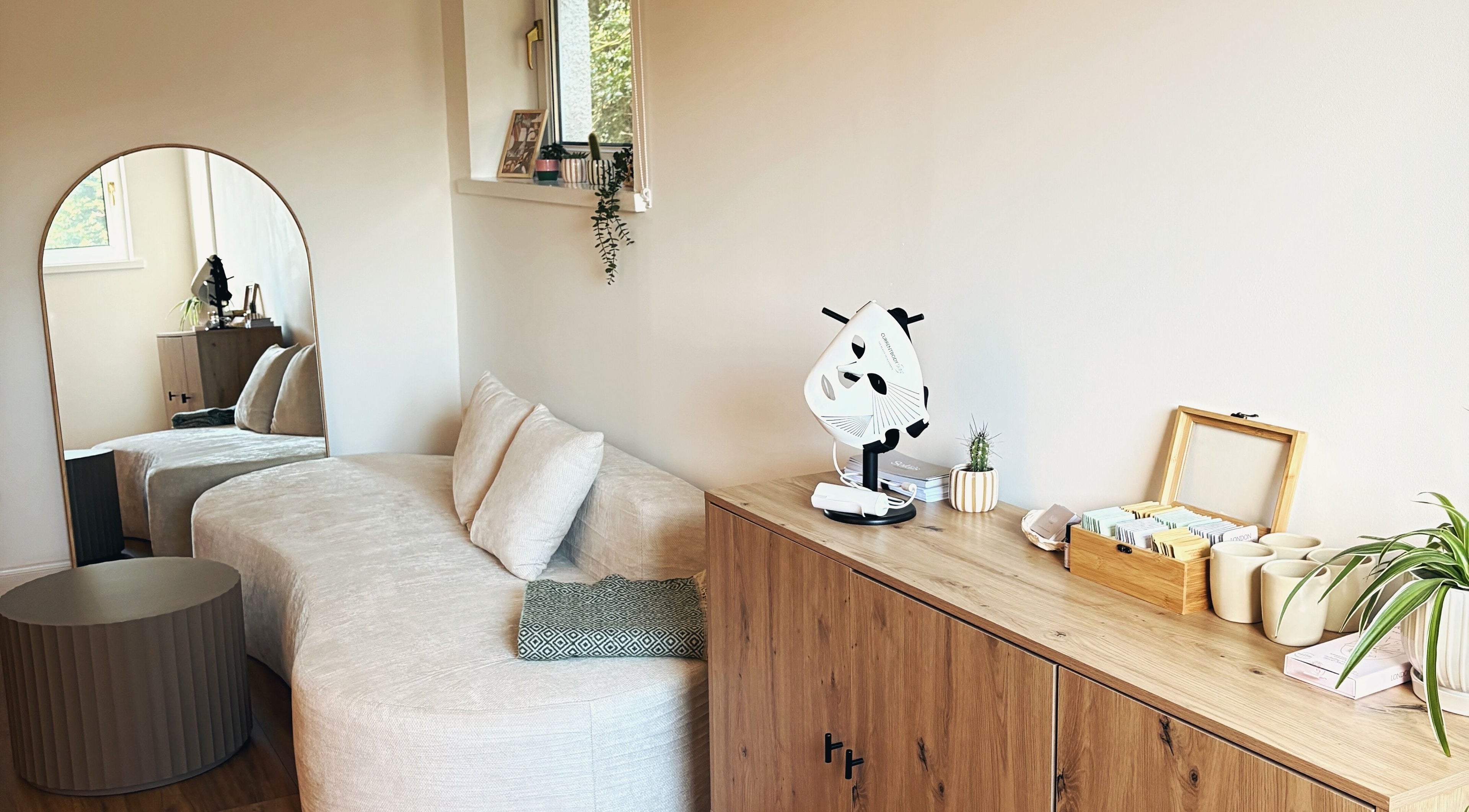 Tranquil lounge area at Solais Wellness, Dunblane, Scotland, GB with elegant decor and cozy seating.