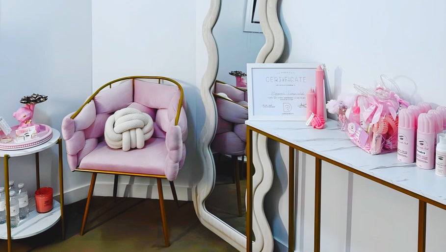 Immagine 1, Pink Lash Bar