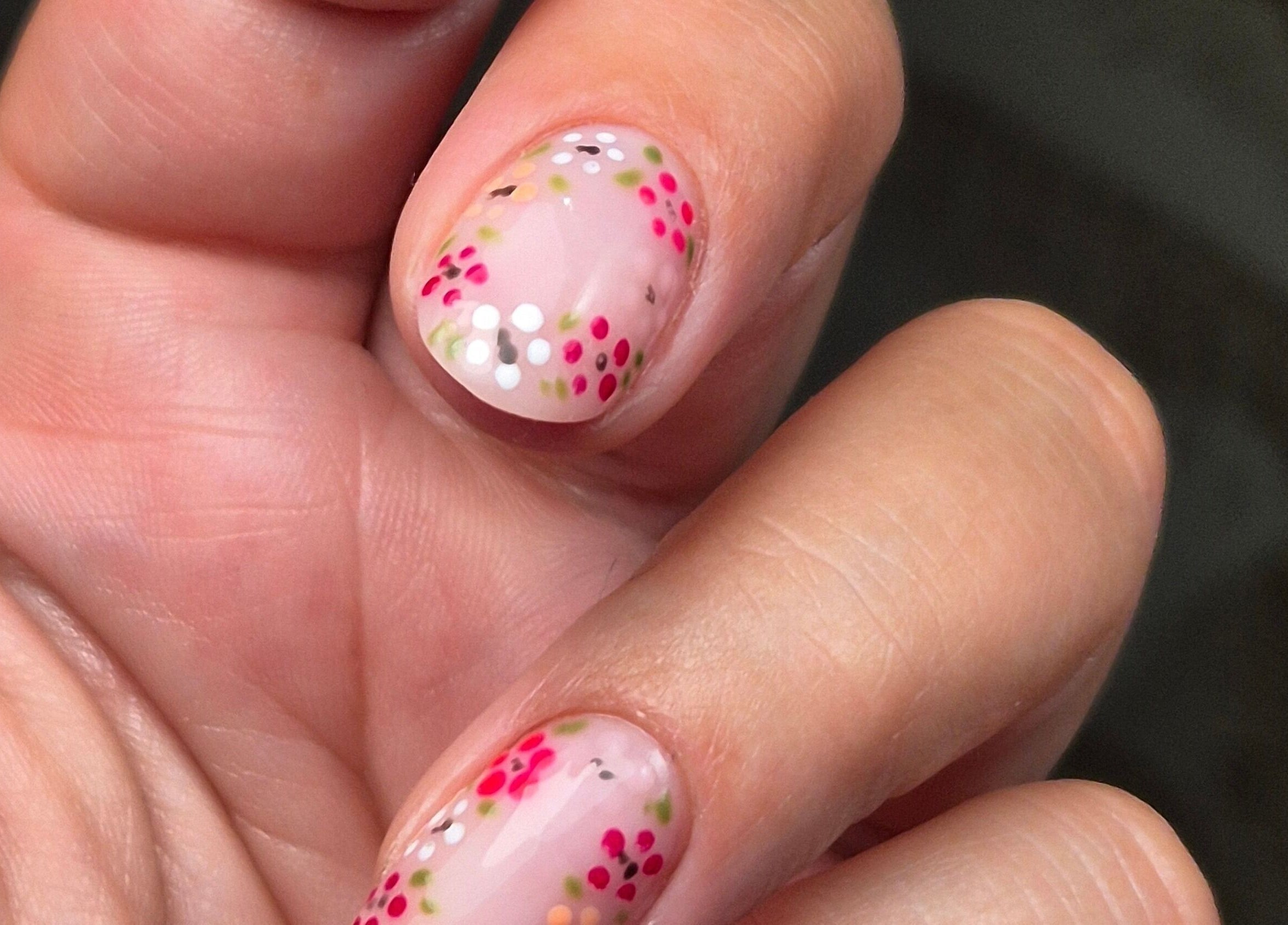 Nail art floral élégant à Institut For Elles Bogève, Bogève, Auvergne-rhône-alpes, FR.