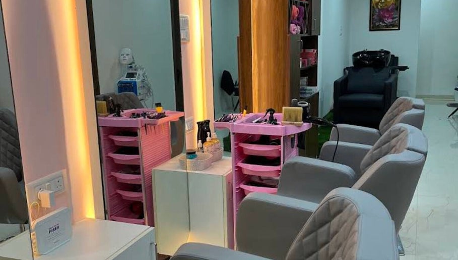 Roshi's Beauty Salon image 1