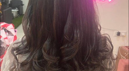 Roshi's Beauty Salon image 2