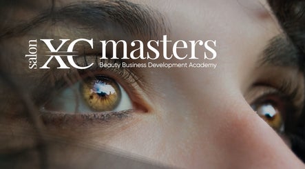 Gros plan des yeux captivants à Xten'Cils - XC Masters, Salon et Académie, à Montréal, Québec, CA.