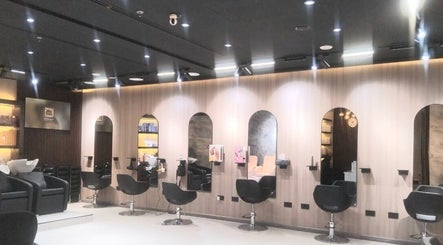 Hair Talkz Mercure Gold Hotel