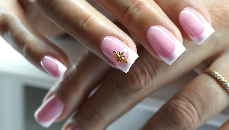 Gambar M & Nails Studio 1