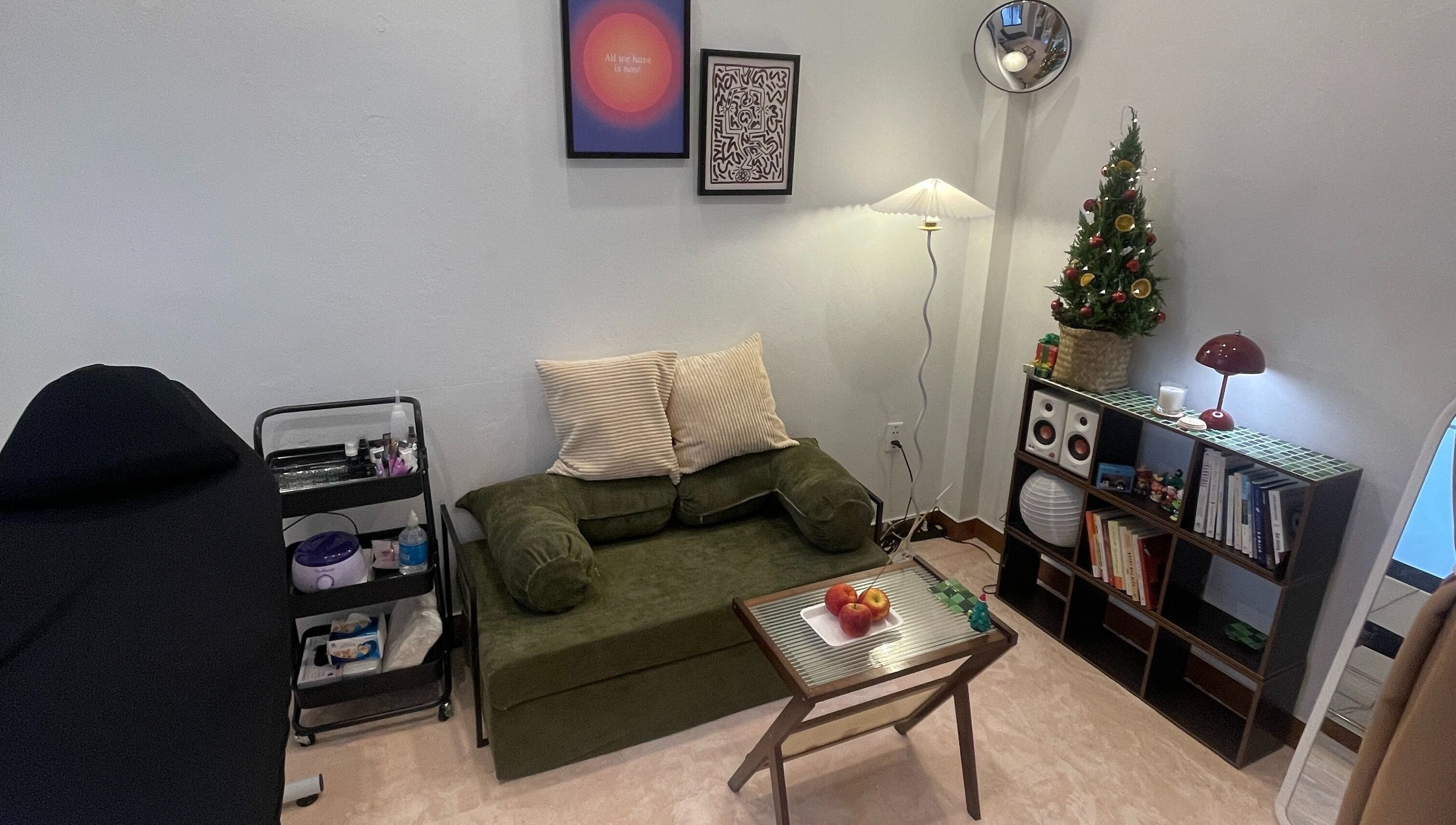 Inviting beauty corner at BrowGal, Hà Nội, Hà Nội, VN, with a plush sofa and decorative accents.