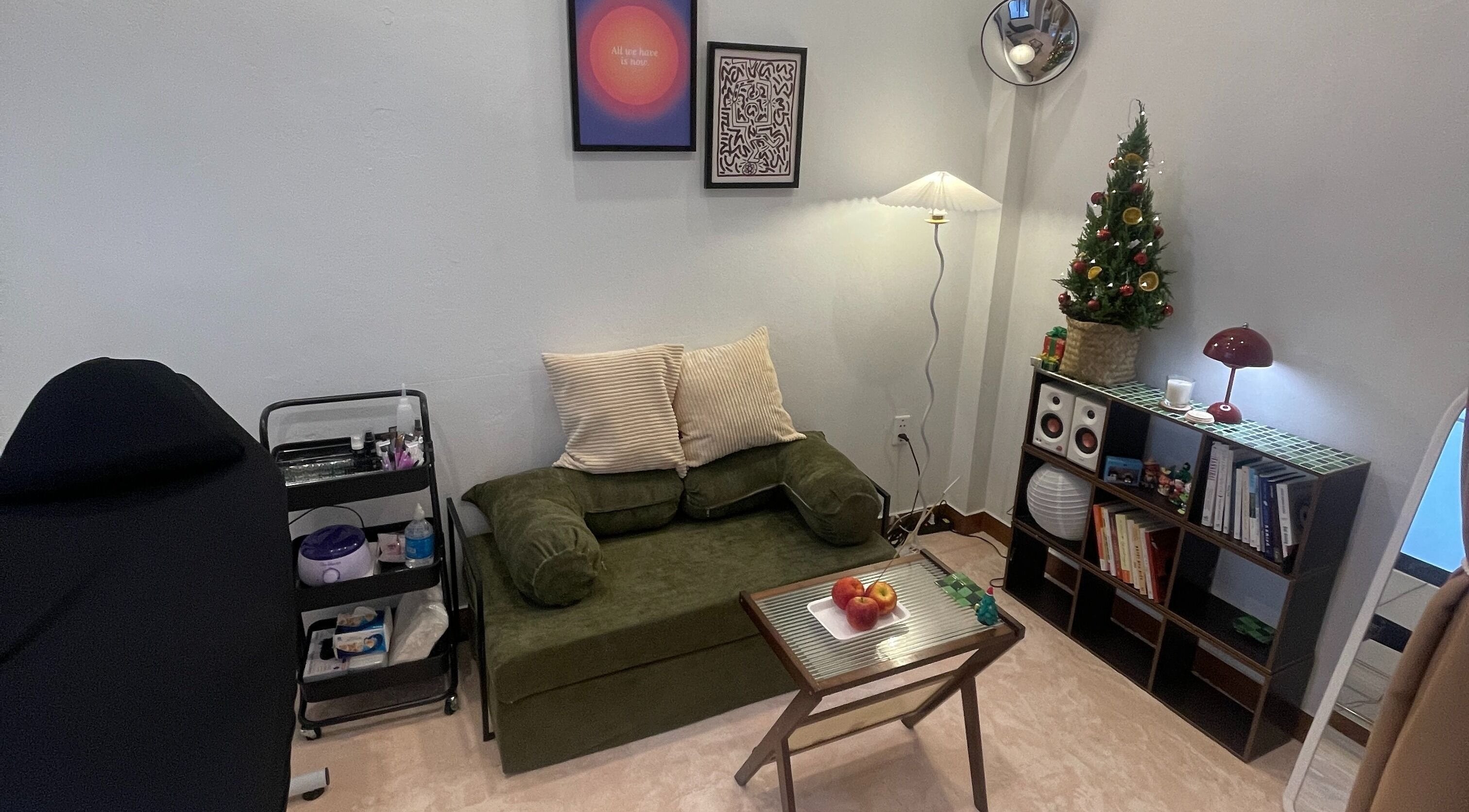 Inviting beauty corner at BrowGal, Hà Nội, Hà Nội, VN, with a plush sofa and decorative accents.