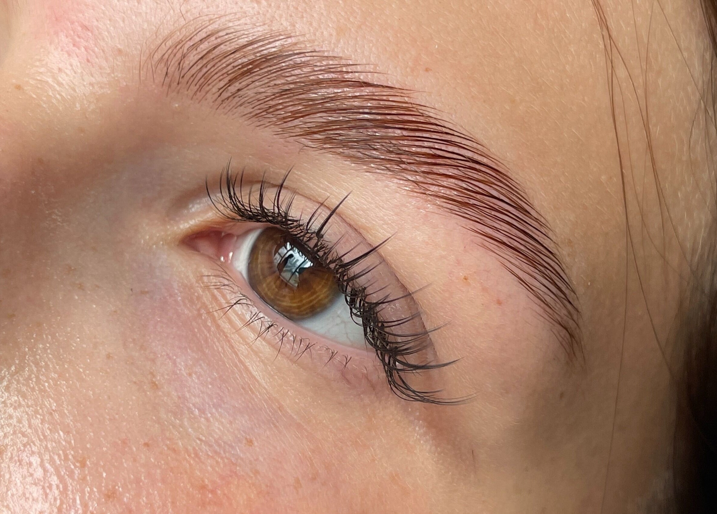 Close-up of perfectly groomed eyebrow at BrowGal in Hà Nội, Hà Nội, VN, showcasing expert beauty treatment.