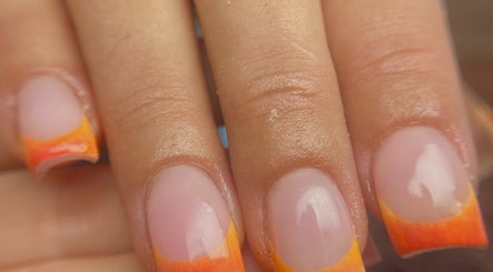 Manucure dégradé orange à Hele’nails, Port-saint-louis-du-rhône, Provence-Alpes-Côte d'Azur, FR.