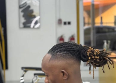Man with dreadlocks fade at Dream Fade Gents Salon, Dubai, AE showcasing elegant styling.