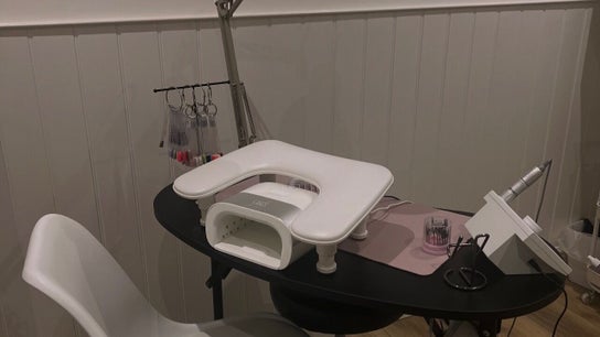 Blooms Beauty Room (Located inside Buntie’s)