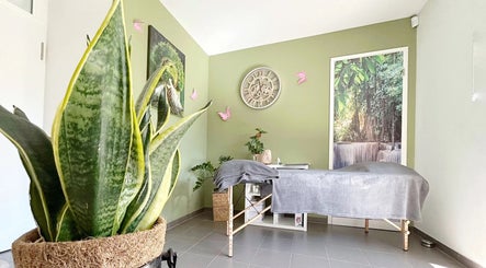 Salle de bien-être chez Susana MARQUES - Coach de Vie, à Differdange, Differdange, LU. Décor apaisant et plantes.
