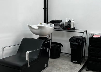 Modern wash station at SK & Co Salon in Hatfield, England, GB with sleek black and white design.
