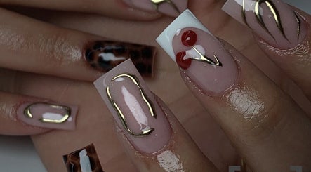 Miracleonnails image 2
