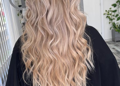 Blonde wavy hair styled at Bouma hair boutique, Nicosia, Lefkosia, CY, showcasing salon's premium styling services.