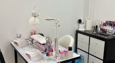 Gambar Hair Beauty- Yolaine Rodrigues 3
